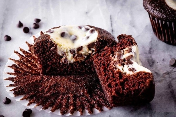 chocolade cupcakes met cheesecake vulling